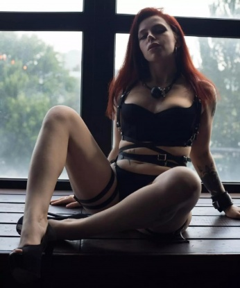 Искушение в человеческом обличии! Жгучая красотка с аппетитной фигурой и неиссякаемой страстью ждет тебя в своем уютном гнездышке. Отдайся мне, и я позабочусь о твоем удовлетворении. 966, 21 год